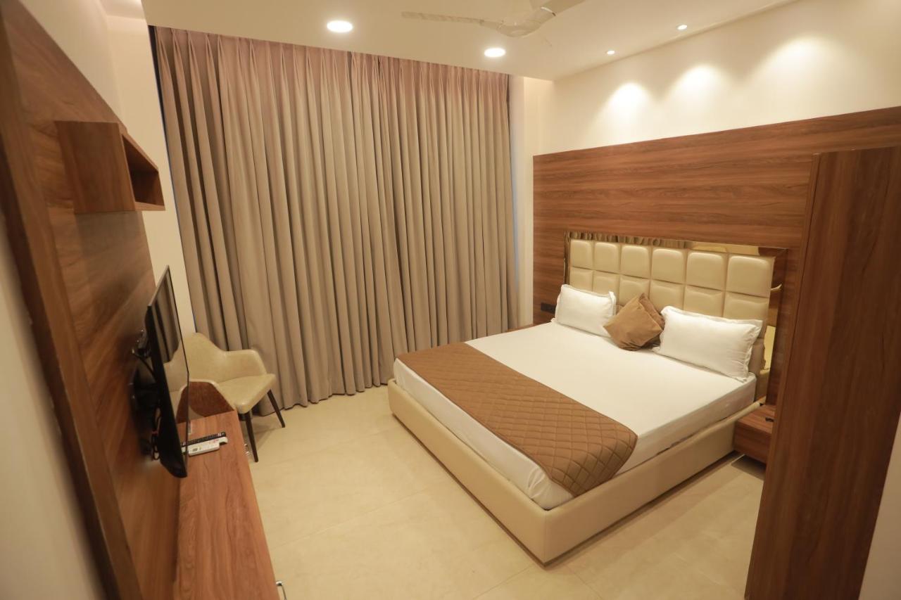 Ovel Hotel Лудхіяна Екстер'єр фото